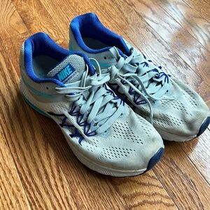 Nike running shoes- zoom winflo 3